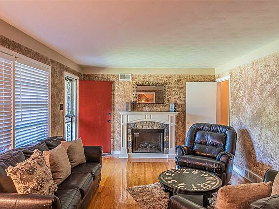 4th image of 1376 Randall Dr