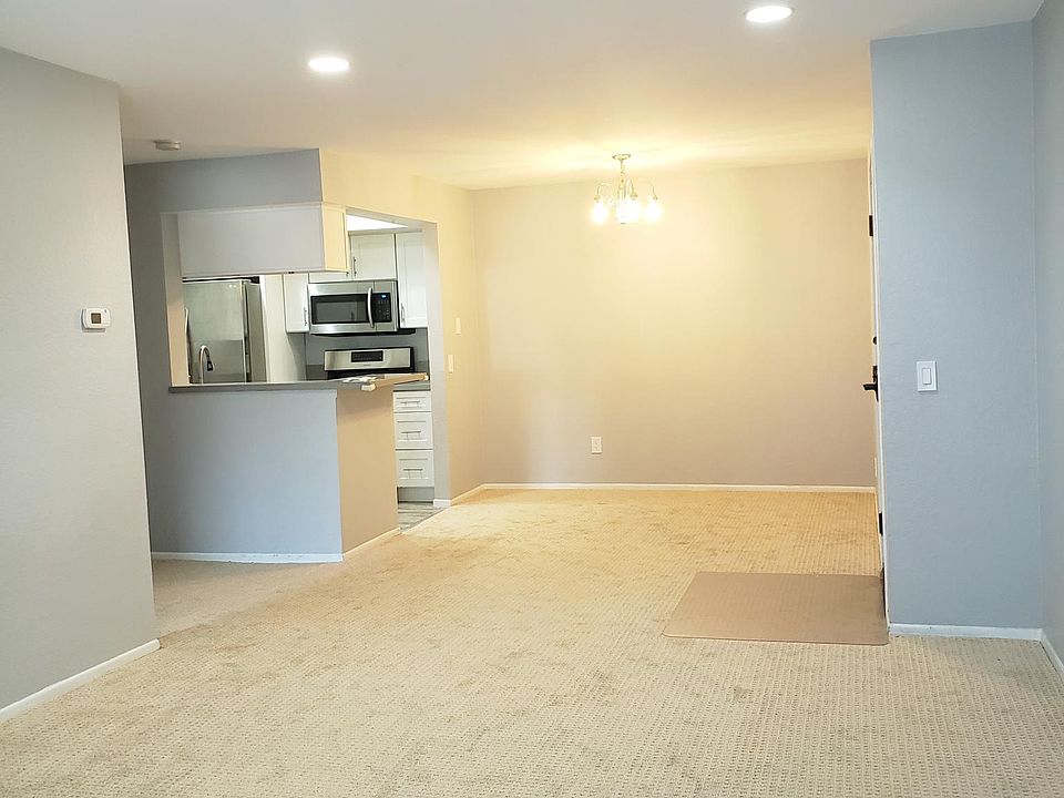 1st image of 424 Oak St Unit 225