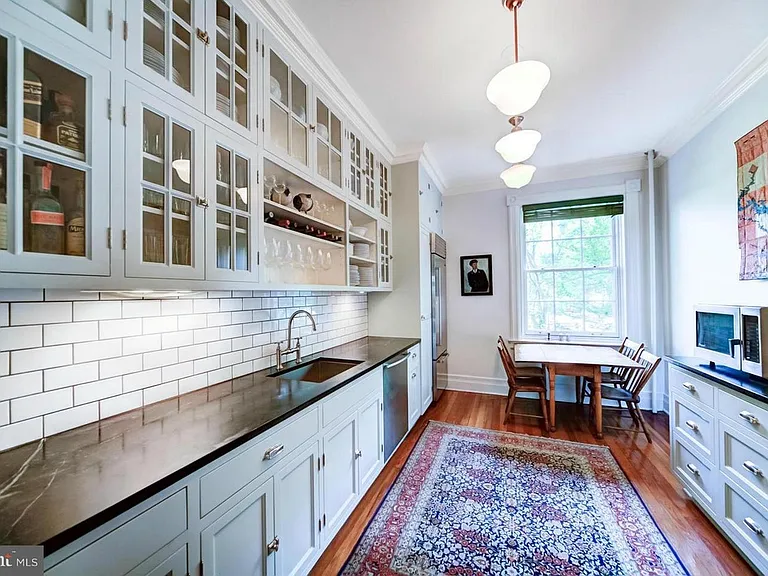 131 N Carolina Ave SE — Photo 4