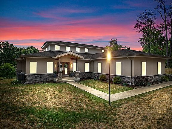 Chic home on 3 acres!