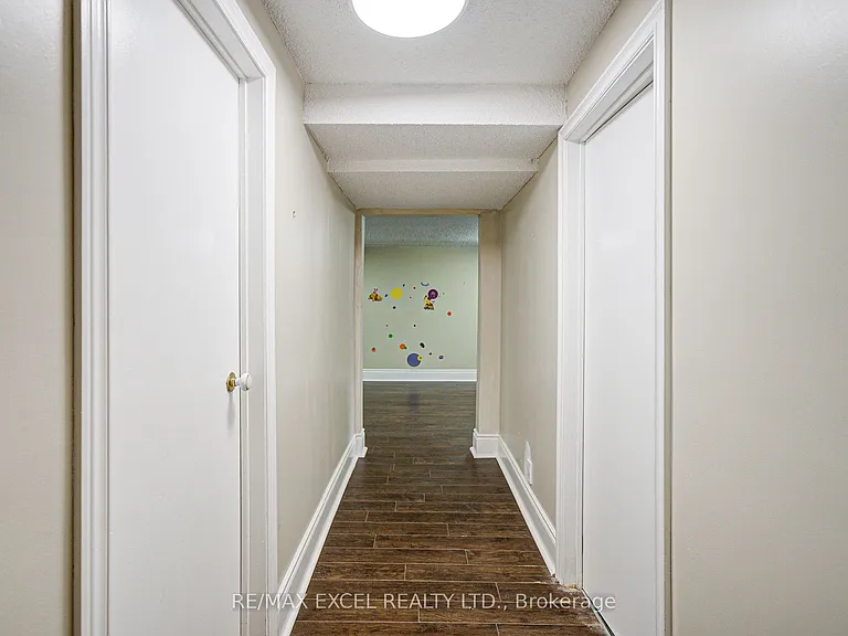 108 Babcombe Dr — Photo 41