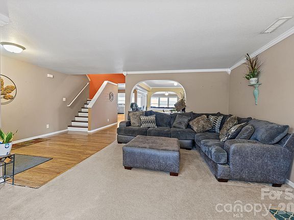 4th image of 6127 Blue Ash Ln