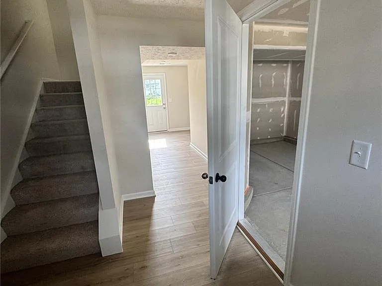 4034 Hemlock Ct — Photo 5