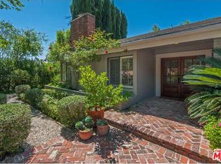 9838 Whitwell Dr, Beverly Hills, CA 90210