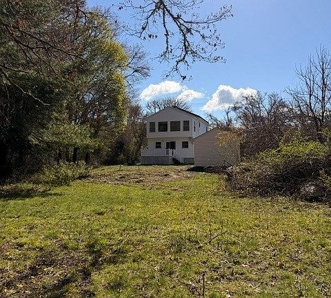 2nd image of 701 Mill St