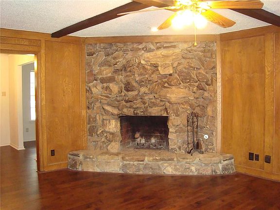 2nd image of 405 E Scotland Dr