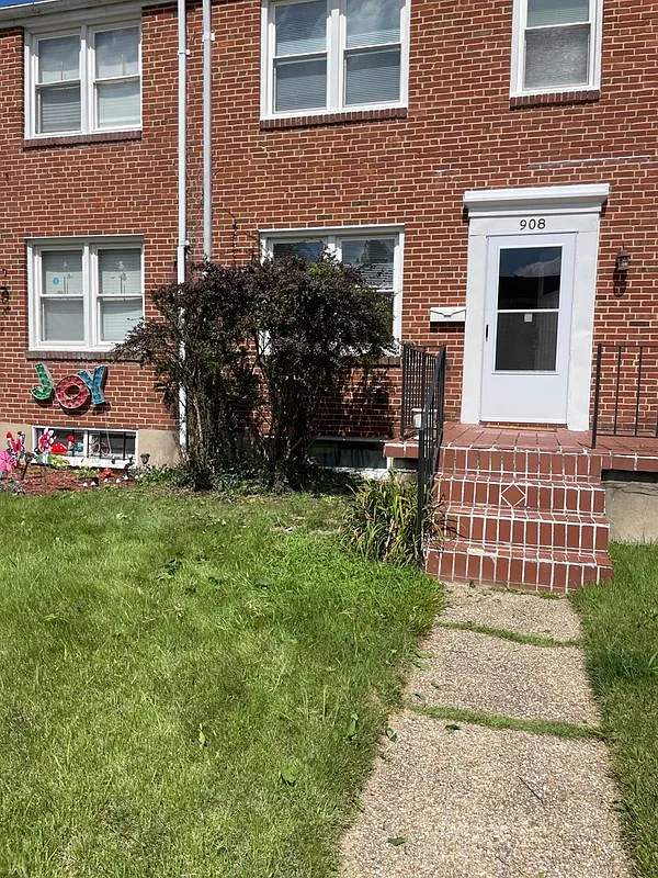 3 bed, 1.5 bath, 1352 sqft, $2,000 — Photo 1