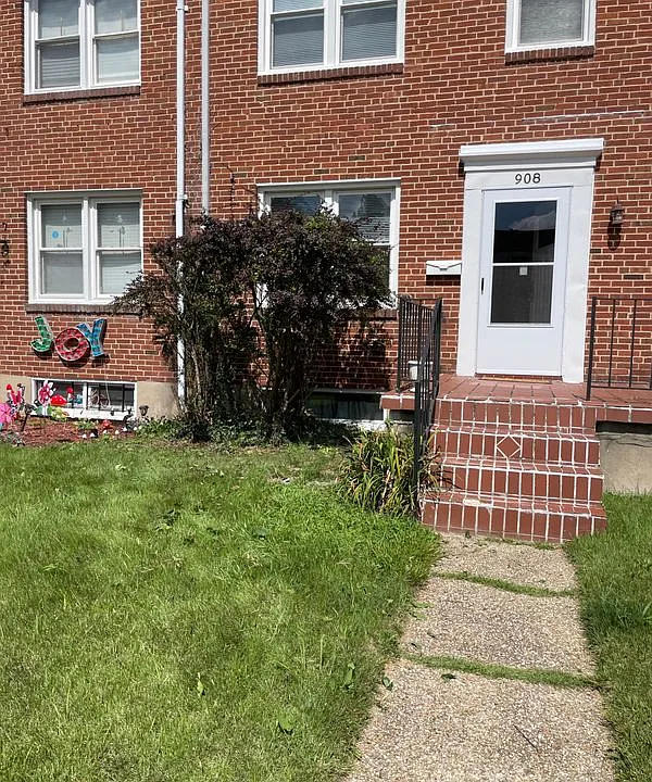 908 Evesham Ave