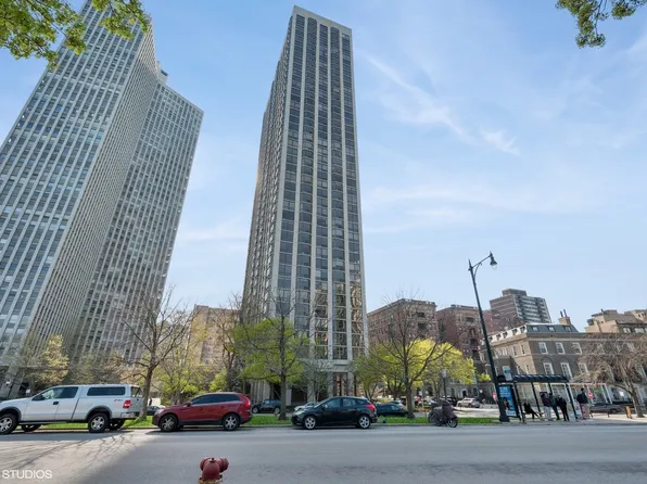 2650 N Lakeview Ave APT 509, Chicago, IL 60614