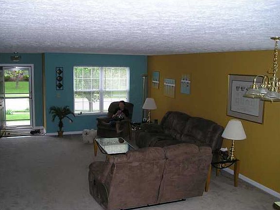 4th image of 693 Crystal Farms Dr