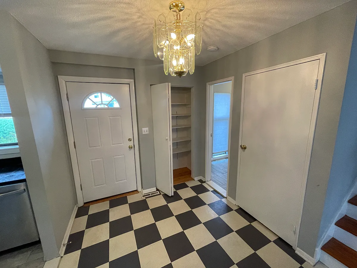 Building Photo - 94 Monticello Dr #94