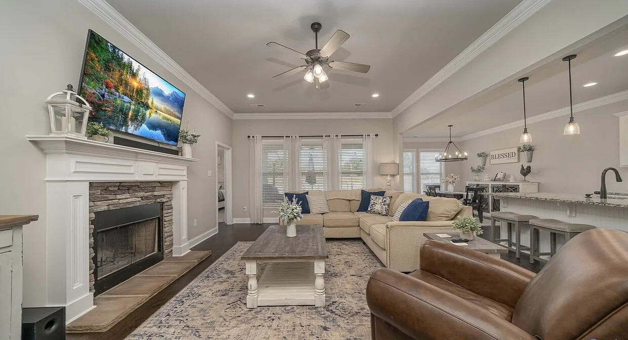 4 bed, 2.0 bath, 1999 sqft, $1,999 — Photo 4