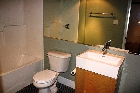 4th image of 1620 Altamont Ave APT 4