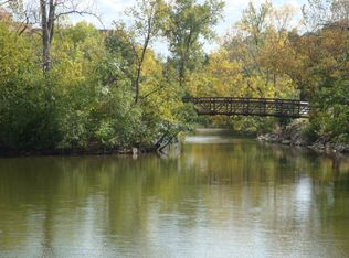 6008 E Lake Dr APT 3B, Lisle, IL 60532