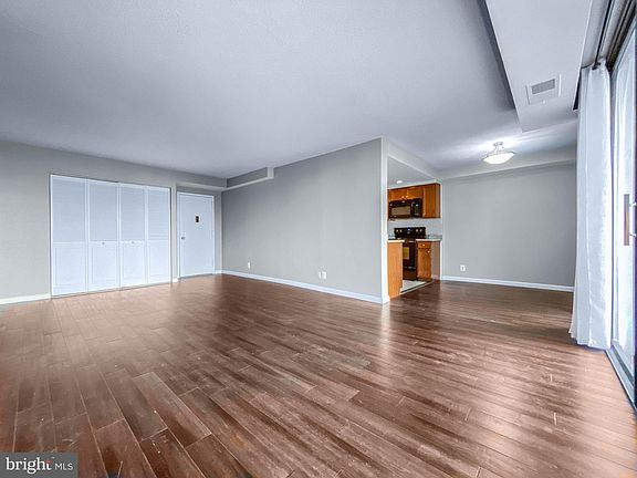 2nd image of 1401 N Rhodes St APT 203