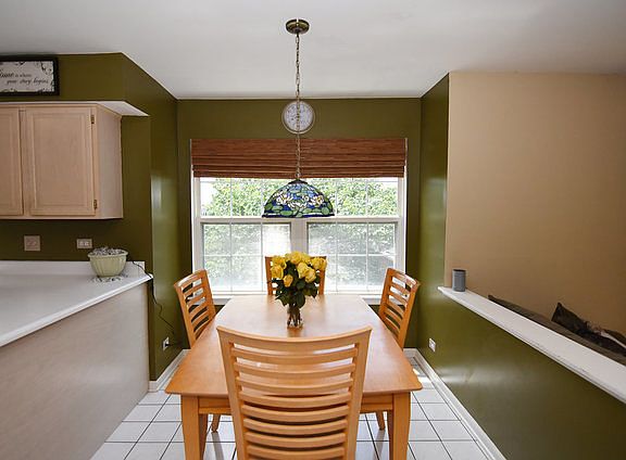 4th image of 1049 Fairfax Ln