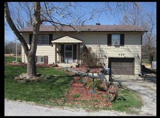 823 Locust St, Macon, MO 63552