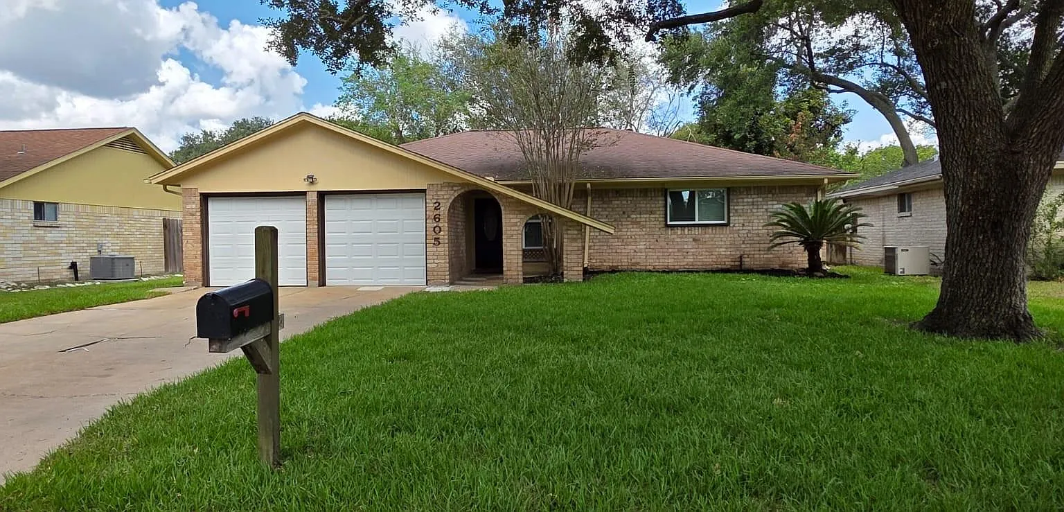 3 bed, 2.0 bath, 1429 sqft, $1,800 — Photo 1