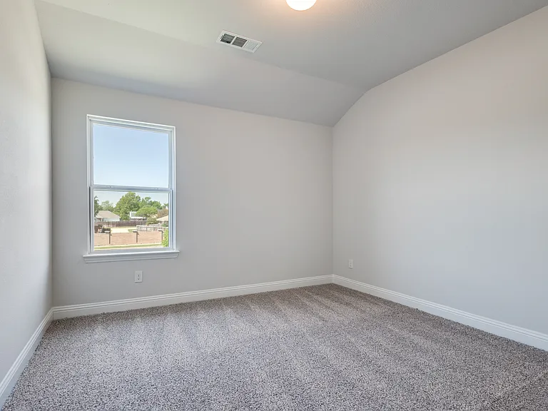 528 Hutchinson Ln — Photo 6