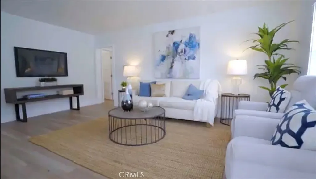 2 bed, 947 sqft, $2,300 — Photo 3