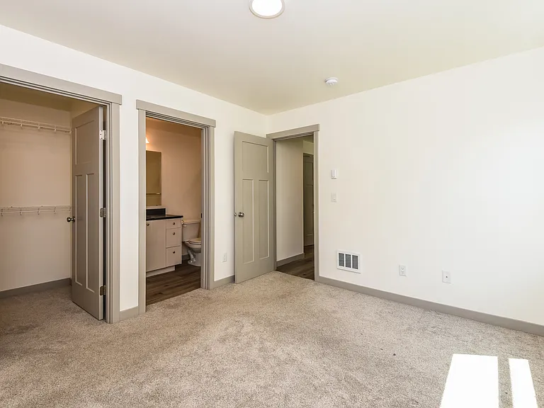 2046 Aaron Dr — Photo 14