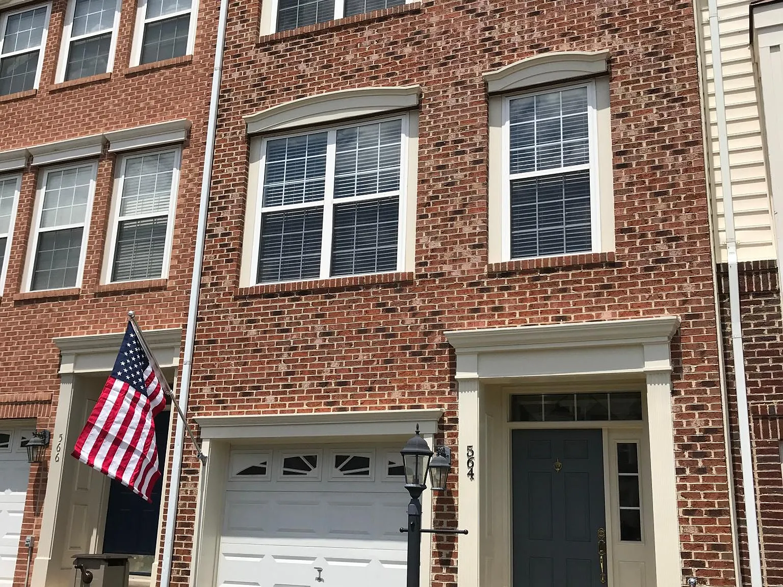 2 bed, 2.5 bath, 1959 sqft, $2,850 — Photo 1
