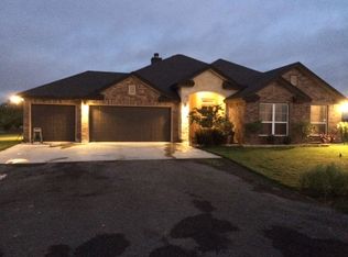 3 Valley Vw, Uvalde, TX 78801