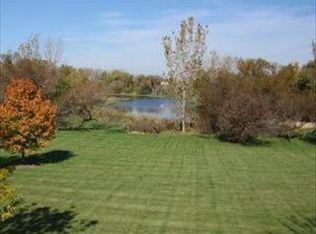 123 Glen Rd, Hawthorn Woods, IL 60047