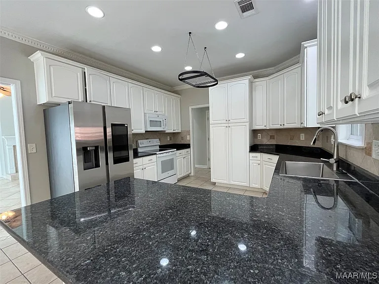 704 Emerald Dr — Photo 26