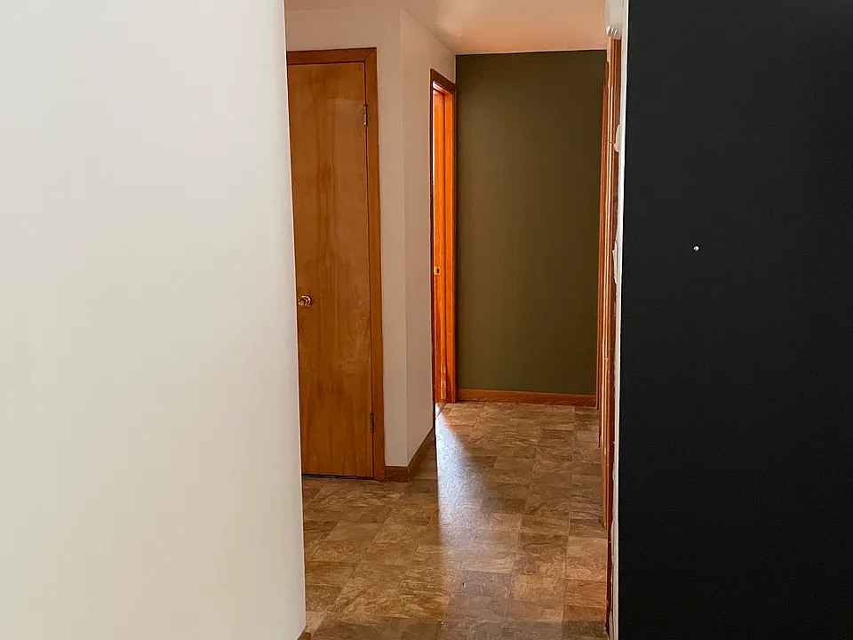 77 Elmhurst Pl #LOWER