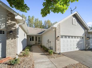 819 Eagan Oaks Ln, Eagan, MN 55123