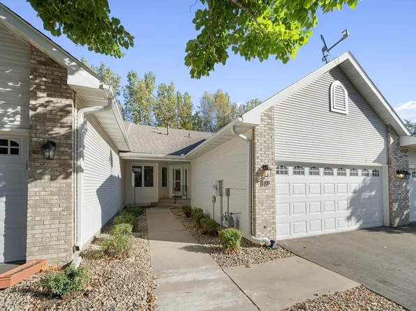 819 Eagan Oaks Ln, Eagan, MN 55123
