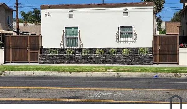 5918 1/4 S Figueroa St
