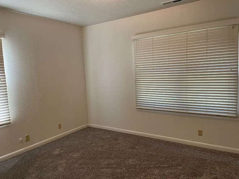 9945 SE Wallace Rd — Photo 9