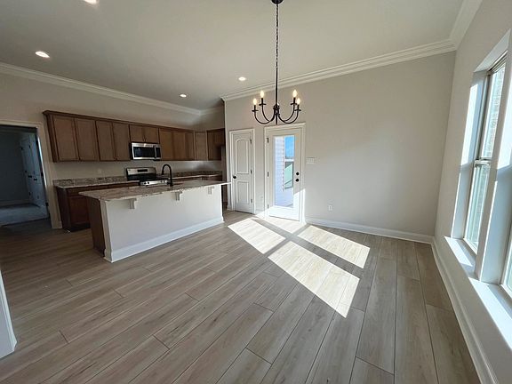 4th image of 1415 Tina St