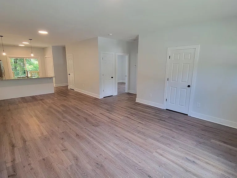 125 Ledbetter St #B — Photo 2