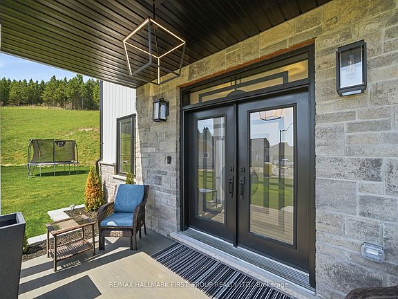 3rd image of 13 Archibald Ct