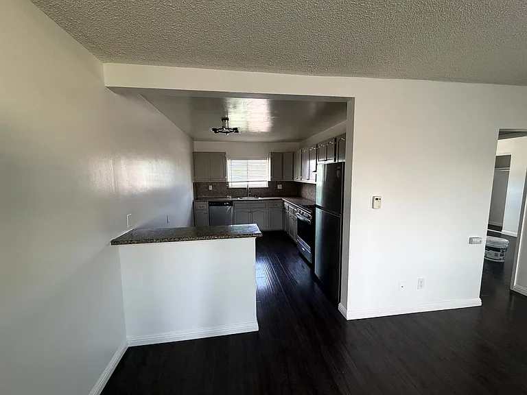 1335 Stanley Ave — Photo 2