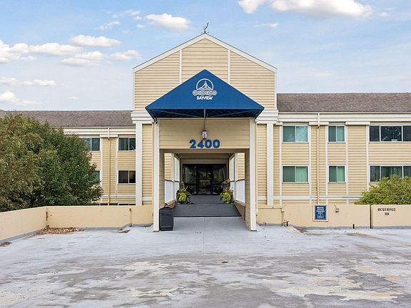 2nd image of 2400 Interlachen Rd APT 119