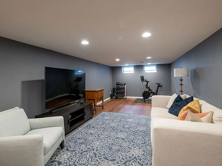 23213 Fairmount Blvd — Photo 39