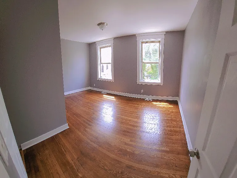 1347 Homestead St — Photo 9