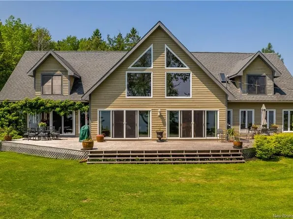 72 Young Ln, Saint David, NB E3L 3V2