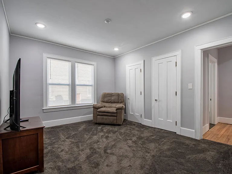 5010 Burns St — Photo 13