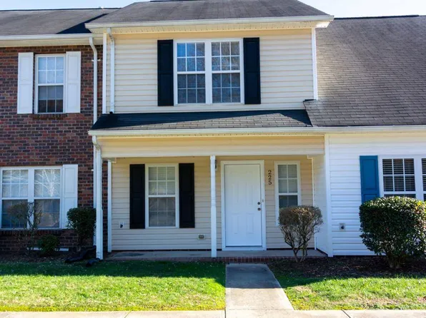 225 Linkside Ct SE, Lenoir, NC 28645