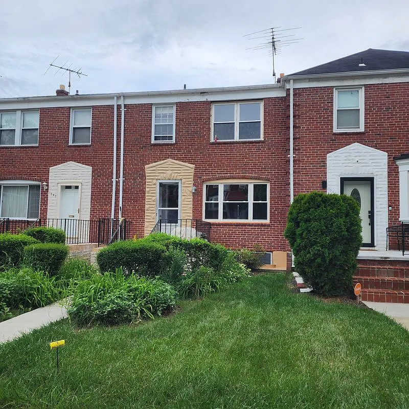 3 bed, 1.5 bath, 1520 sqft, $1,800 — Photo 1