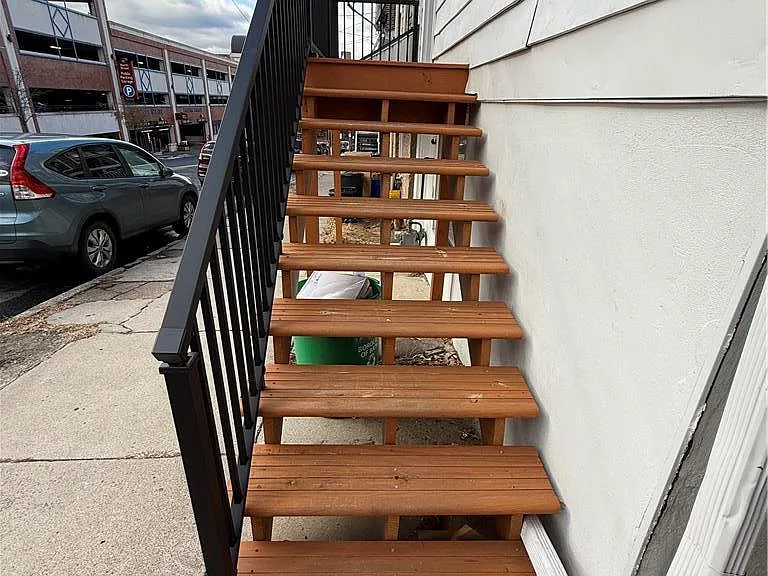 56 W North St — Photo 3