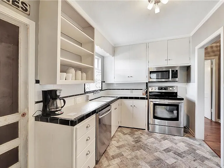 2521 Forest Park Blvd — Photo 8