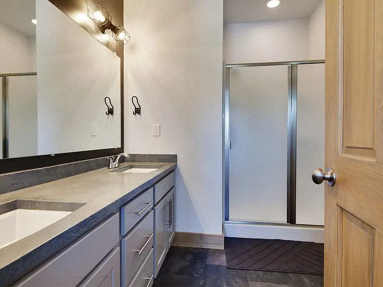 202 Nelson Dr — Photo 9