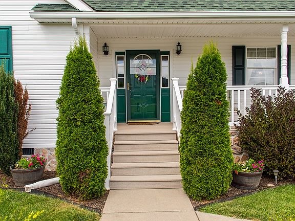 4th image of 285 Camelot Dr