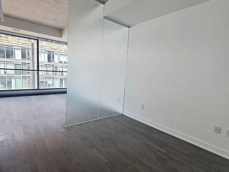 629 King St W #420 — Photo 5